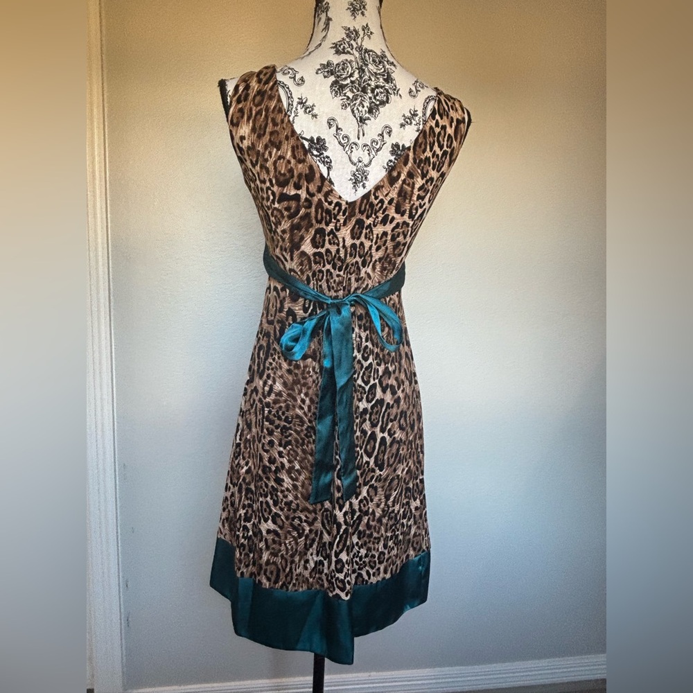 B. Smart Leopard Print Midi Dress with Teal Highlights - Picture 8 of 14